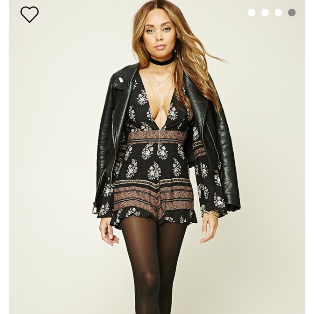 Trumpet Sleeve Plunging Romper (Black/multi)